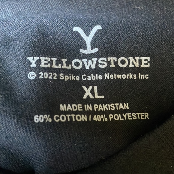 Yellowstone Beth Dutton T-Shirt - Picture 4 of 4